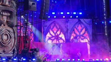 Event Branding - Stage Backdrop and Floor Graphics by Northen Flags &amp; Faberexposize